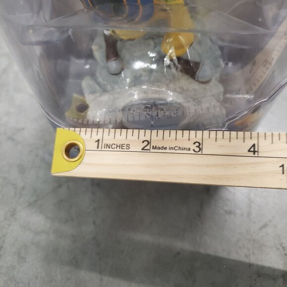 Kingdom Hearts Goofy Resin Figure Disney Interactive Monogram Collectible - Picture 10 of 10